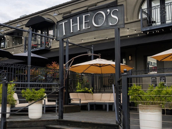 Theos patio